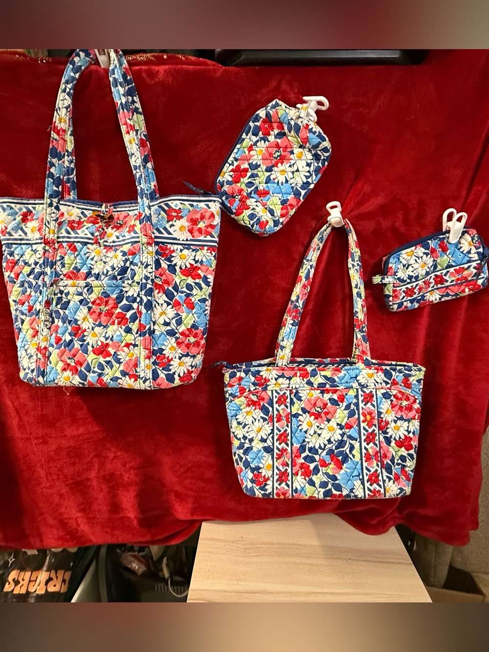 Retired Vera Bradley Summer Cottage Floral 4 Piece Travel Set